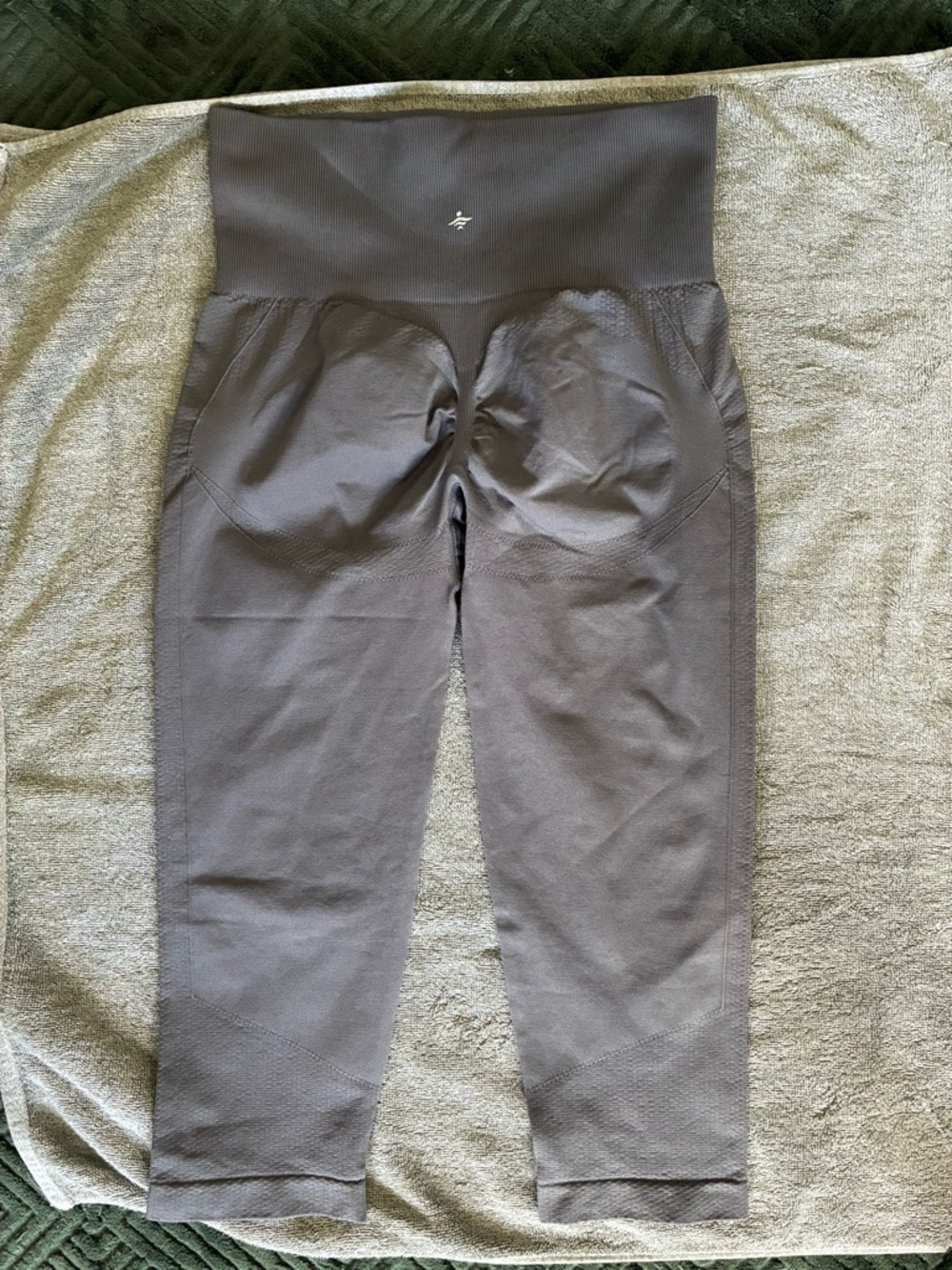 NWOT High-Waisted Cheek Enhancing Crops